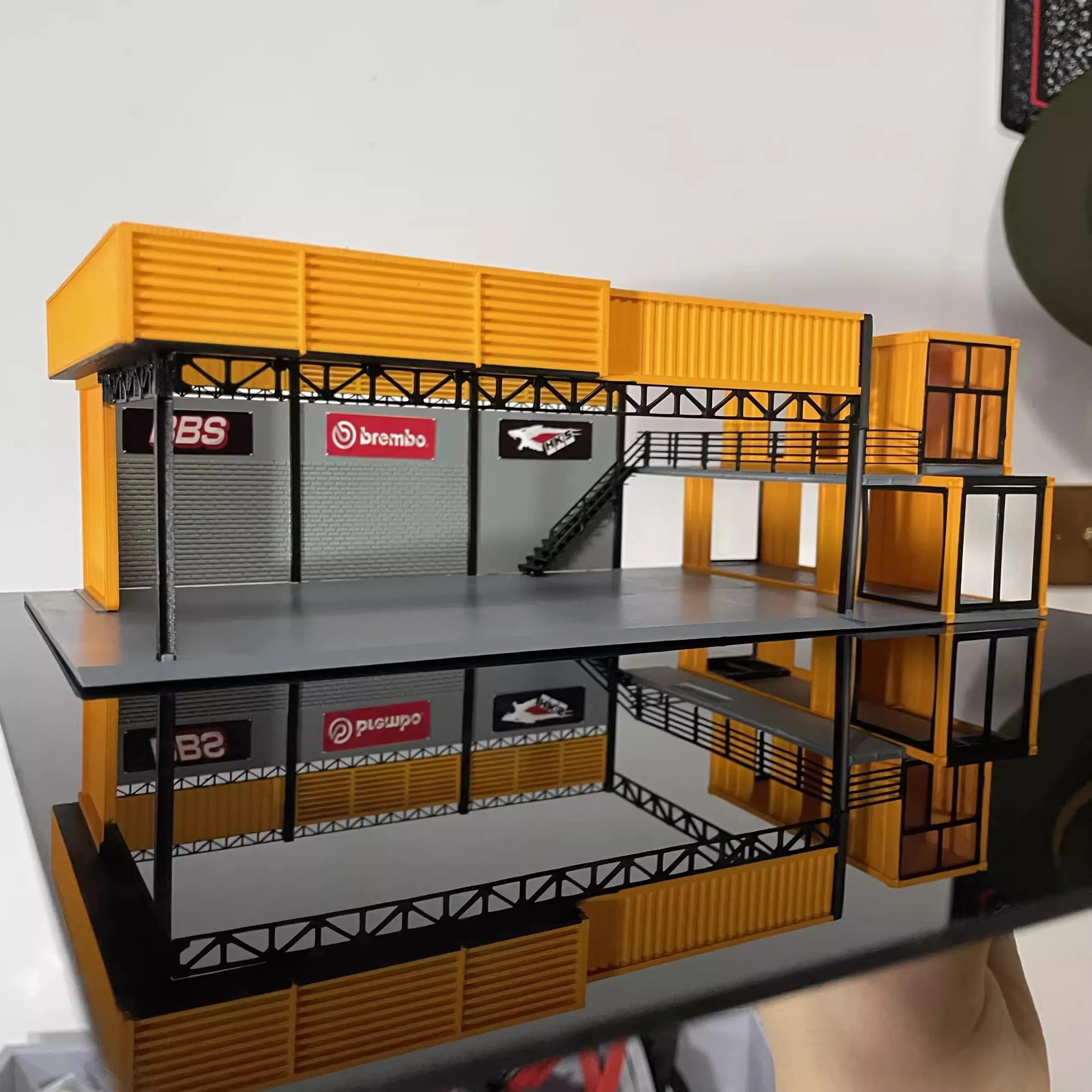 1:64 Scale  Garage Model Scene Container Car Repair Shop