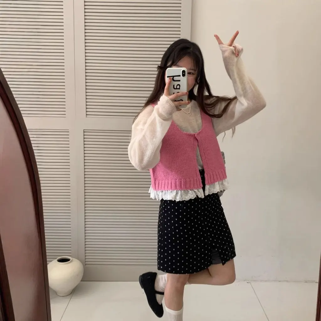 

Women's Korean Sweet Style Lace Stitched Wool Blended Knitted Vest Cardigan Front And Back Two-Wearing Hidden Button Design