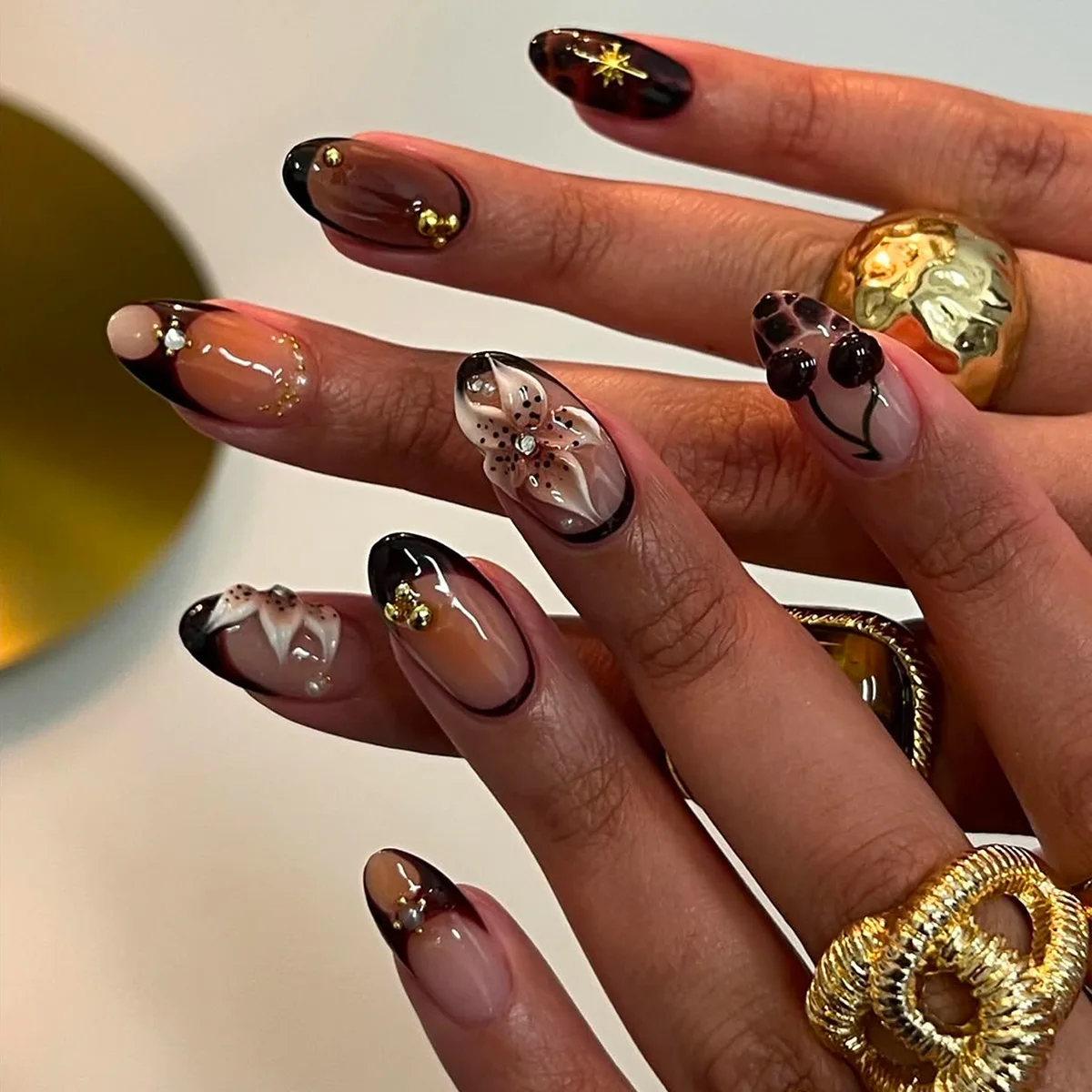 

24Pcs 3D Flower Cherry Rhinestone False Nails Short Round Head Manicure Tips Leopard Print French Detachable Press on Fake Nails