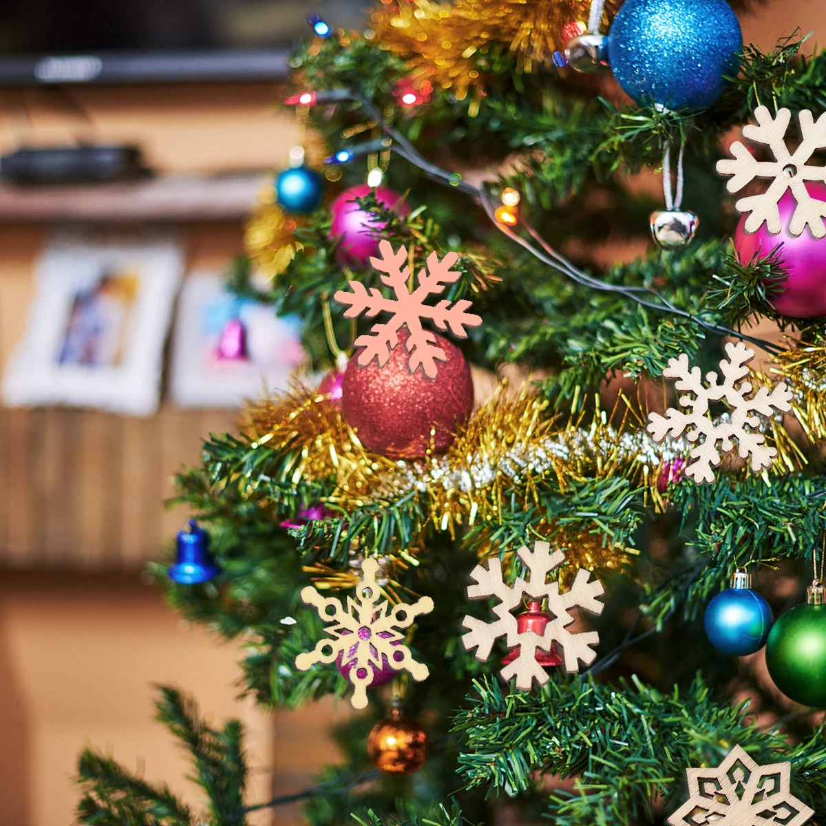 

200 Pcs Christmas Decor Outdoor Wooden Snowflake DIY Pendant Crafts Brown Ornament