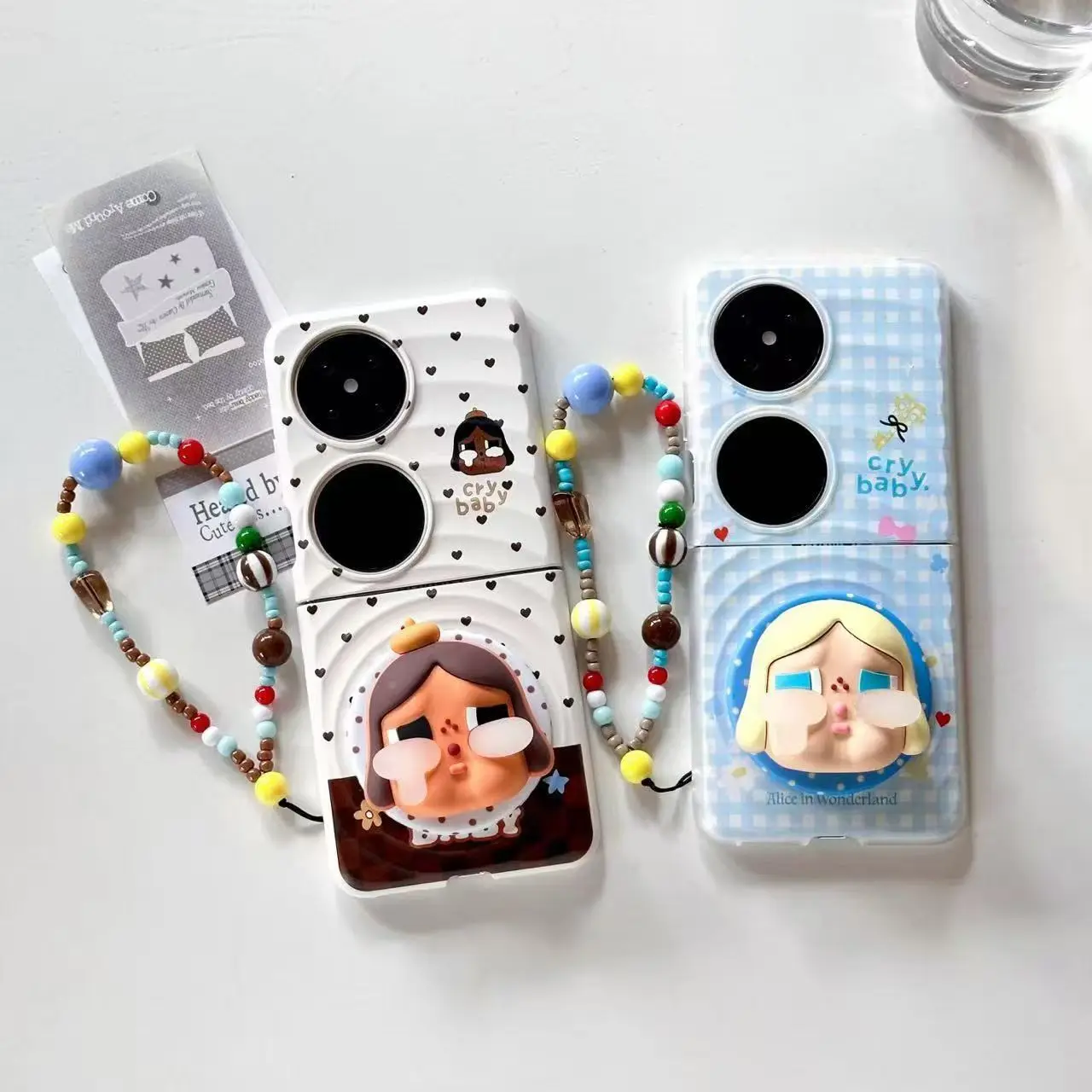 

Famous cartoon checkered hat crying baby magnetic bracket is suitable for female Samsung zflip 7/6/5/4 mobile phone case.