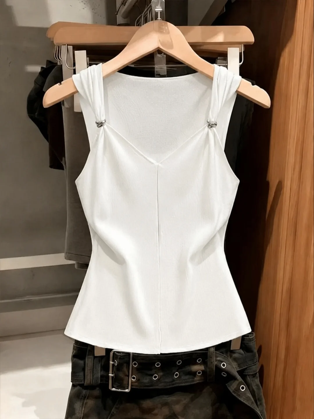 

Slim Fit V-Neck Tank Top Women's Sleeveless Pure Color Versatile Design Korean Style Commute Silk Fabric Summer New Arrival