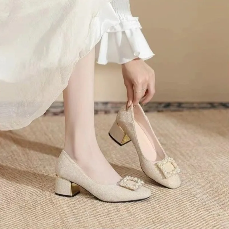 

Новинка 2025 года, повседневная удобная обувь из мягкой кожи, удобная обувь на низком каблуке, простая универсальная женская обувь на толстом каблуке, летняя обувь