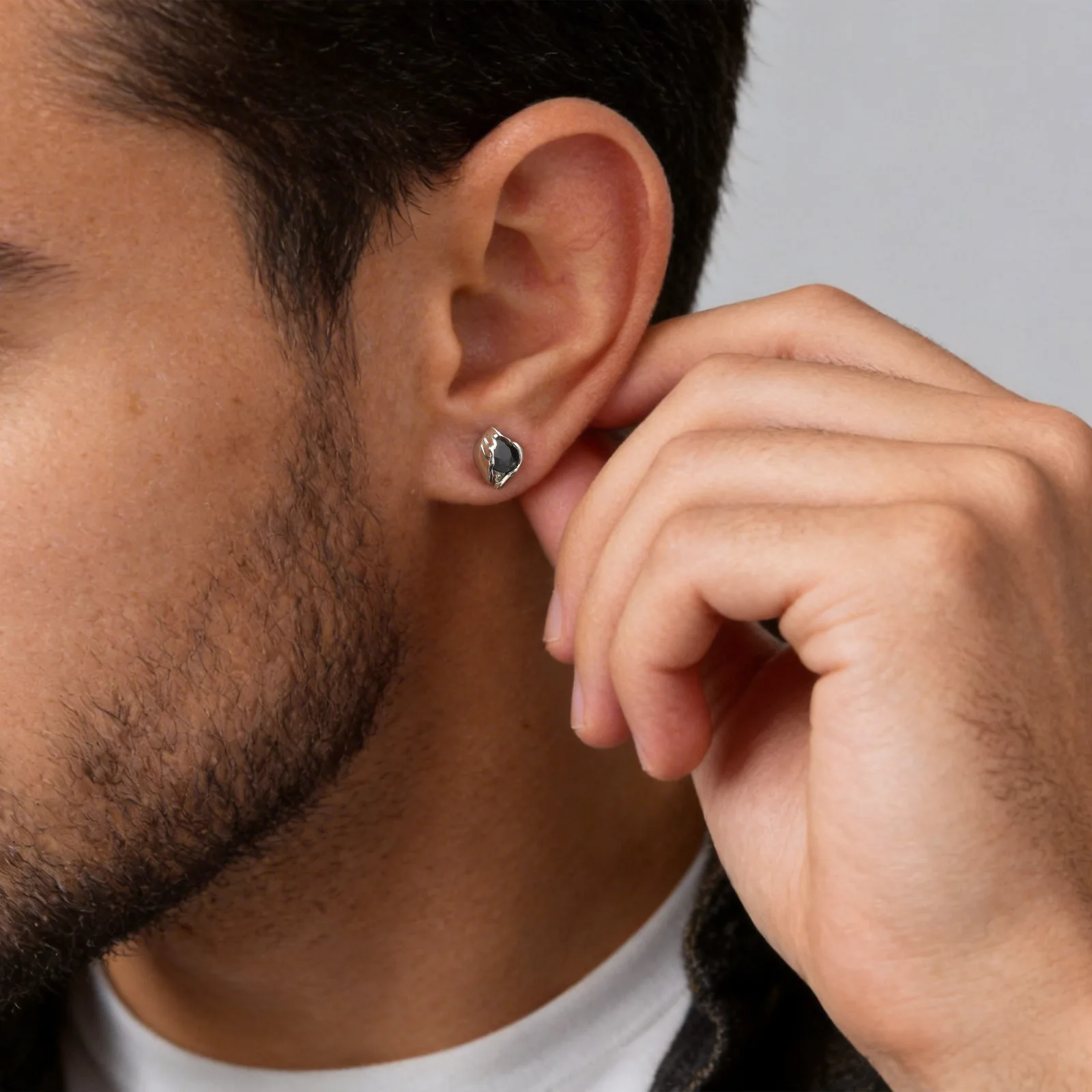 Hip-Hop Kristall Zirkon Ohrstecker für Männer und Jungen, Minimalistische CZ Kleine Metall-Ohrstecker mit Schmetterlings-Ohrverschlüssen – Detail 5