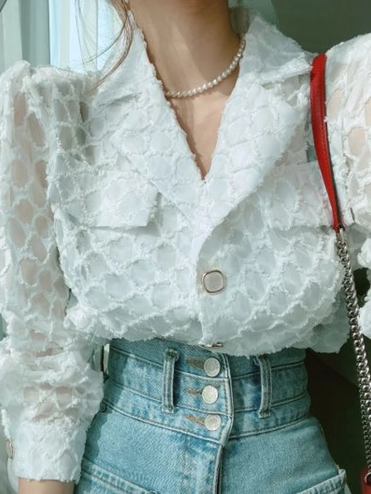 

Белый женский ранний осенний новый костюм с 3D узором и воротником-пузырьком, топ High-End Ele irt, корейский свободный крой