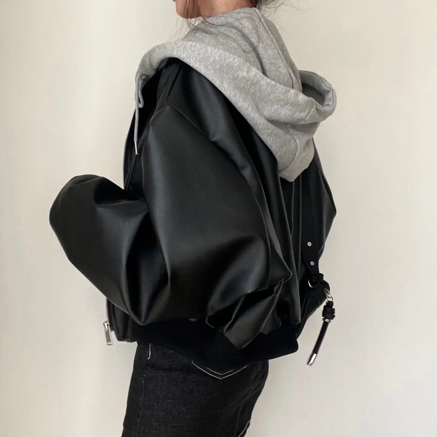 الخريف والشتاء المتخصصة الرجعية سستة جيوب مزدوجة عارضة فضفاضة ومتعددة الاستخدامات وهمية قطعتين مقنعين سترة جلدية