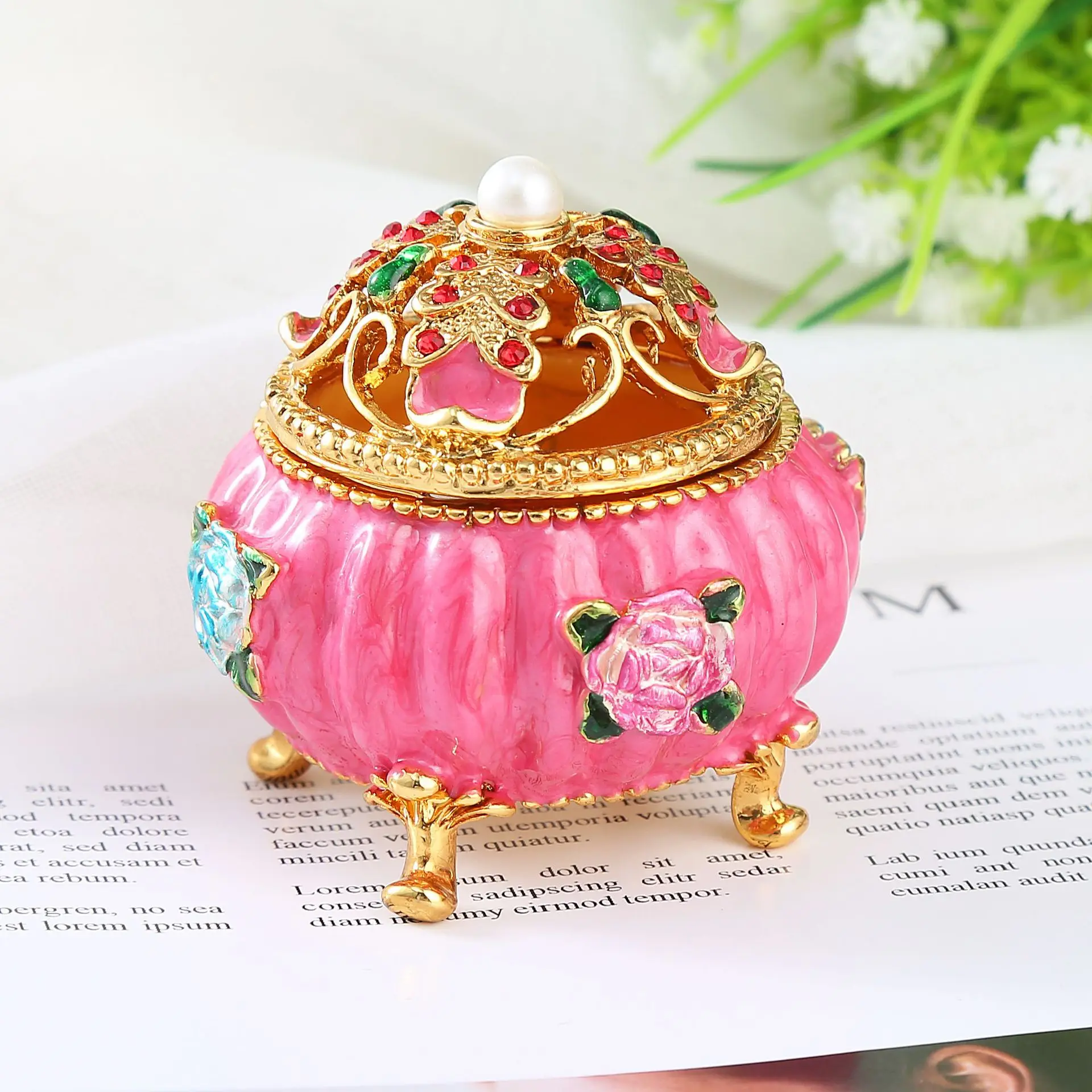 Enamel colored jewelry box with hollowed out diamond inlay, light luxury European style ornament