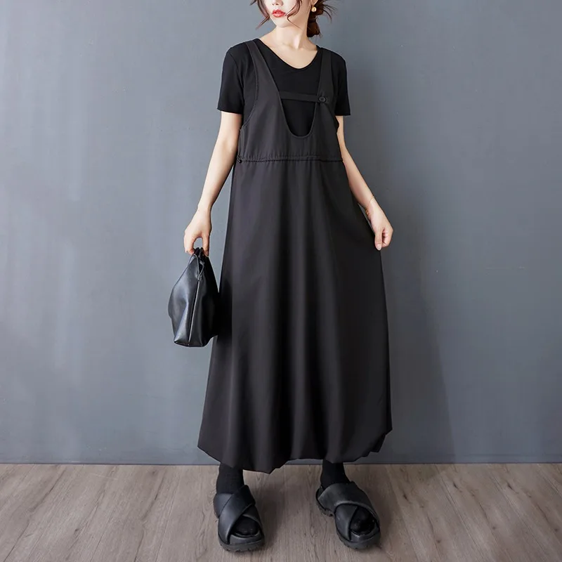 

Черное нишевое модное платье с V-образным вырезом, регулируемыми складками на талии и универсальной юбкой на бретельках.