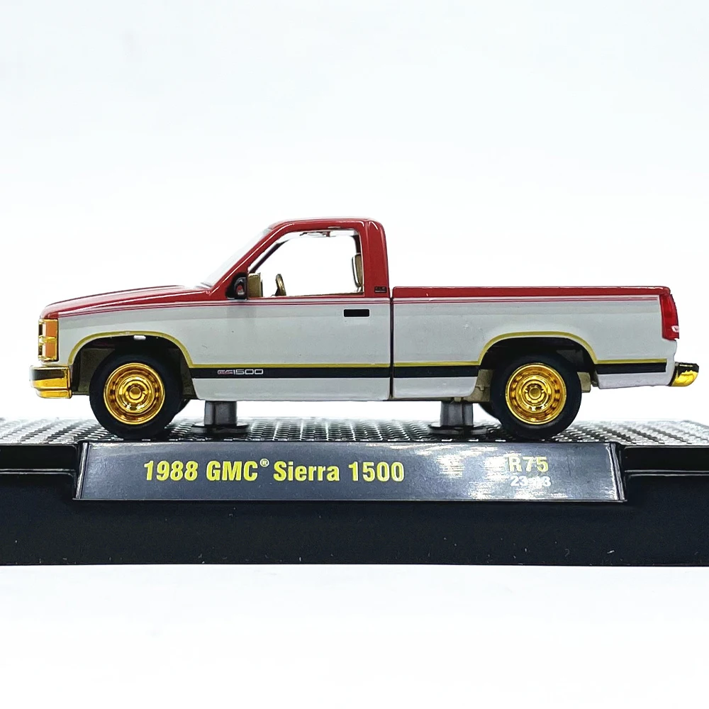 M2 MACHINES 1/64 1988 GMC Sierra 1500 Pickup Truck Die-cast alloy car model collection display child gift