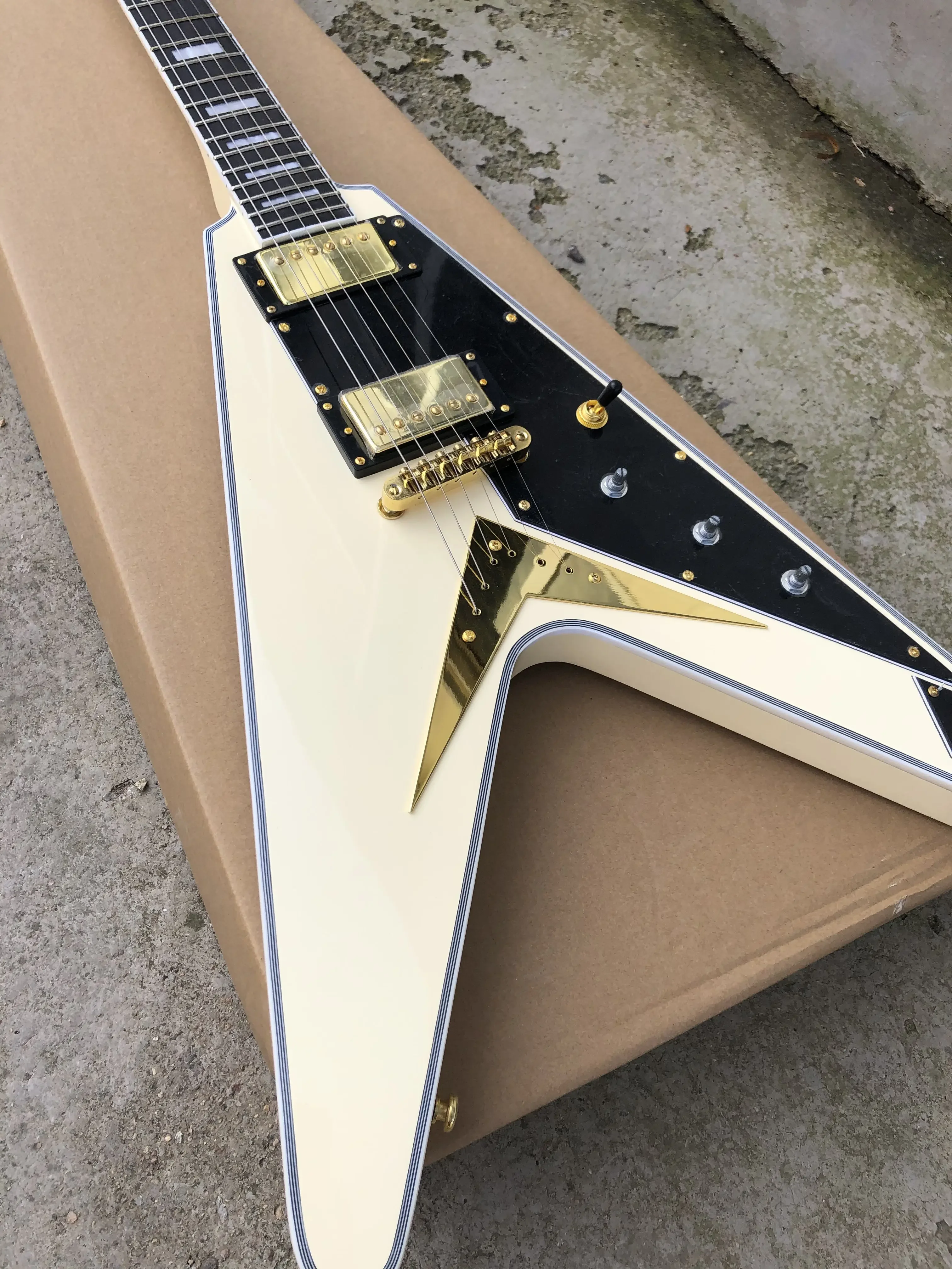 USED】Greco フライングV バイブラーロ（板バネ）搭載 USED】Greco