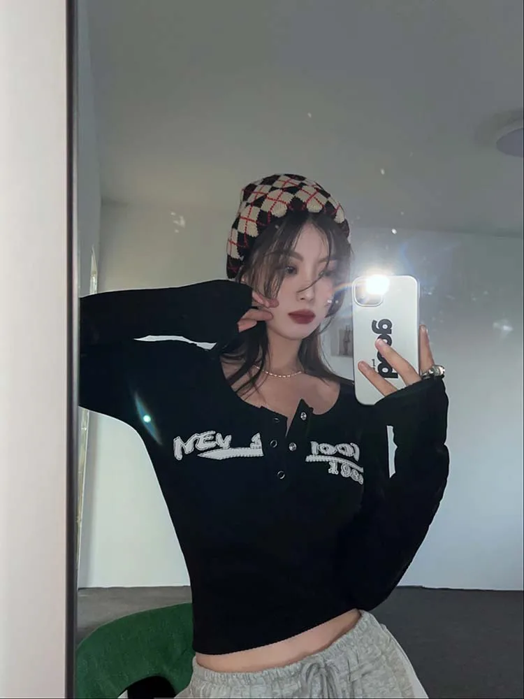 Retro Graffiti Print Elastische T Shirt Frauen Sexy Schlank Crop Top Rippen Lange Hülse O-ansatz Tops Grunge T Tops Koreanische