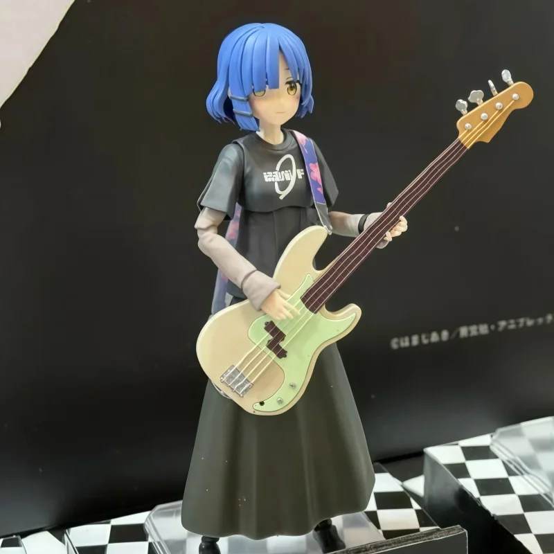 

В наличии пластиковый конструктор Bandai 30mp Bocchi The Rock! Коллекционная фигурка басиста Рё Ямады для фанатов аниме, украшение для рабочего стола, подарок