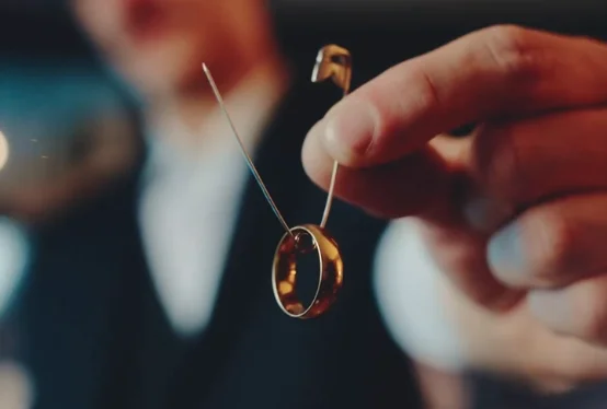 

Створенный от Урбана и мужские фокусы, кольцо, булавка, исчезающая переводная иллюзия, крупный план, магия, фокусы, трюки, реквизит, развлечение