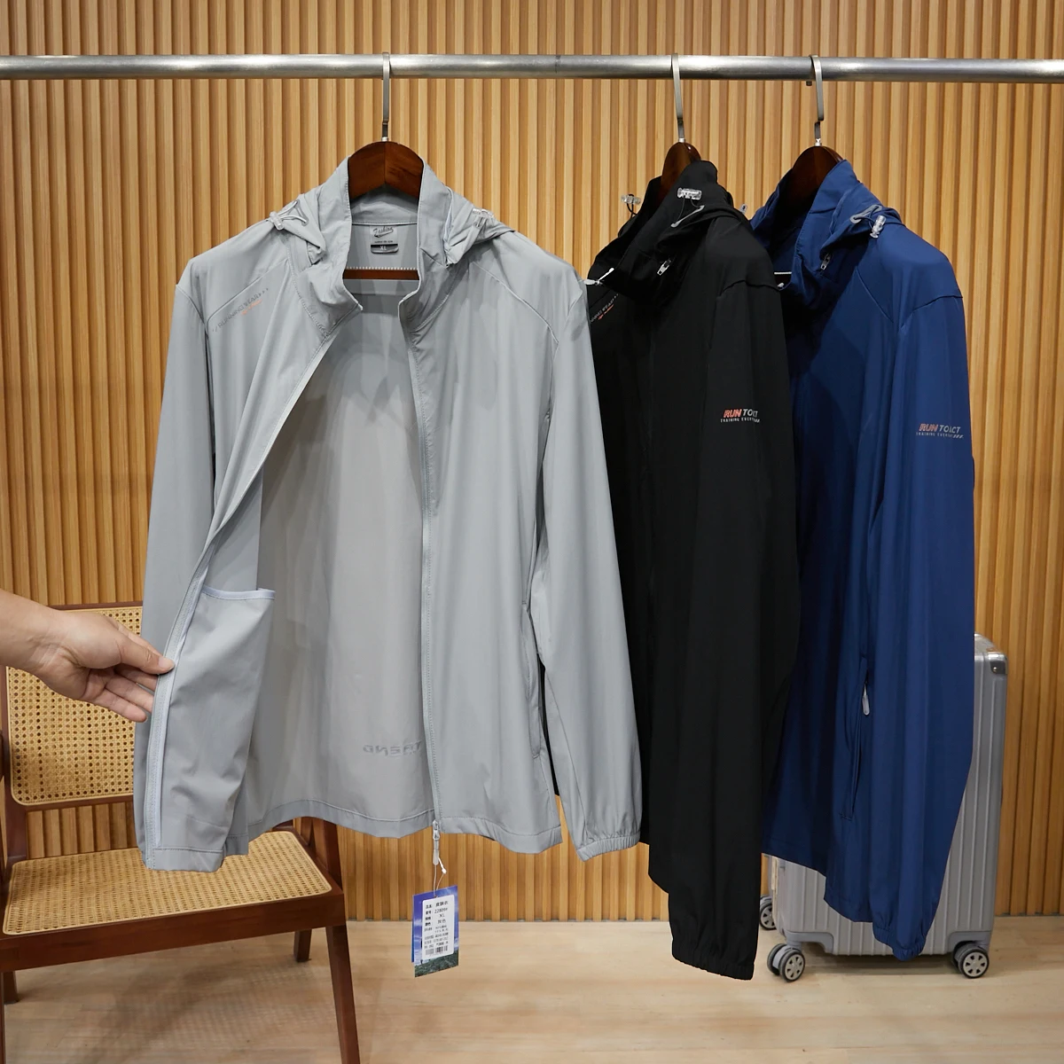 

Outdoor Men's Run Series High Quali Sun Protection Clothing Waterproof Breathable Summer Hooded Skin Jaet