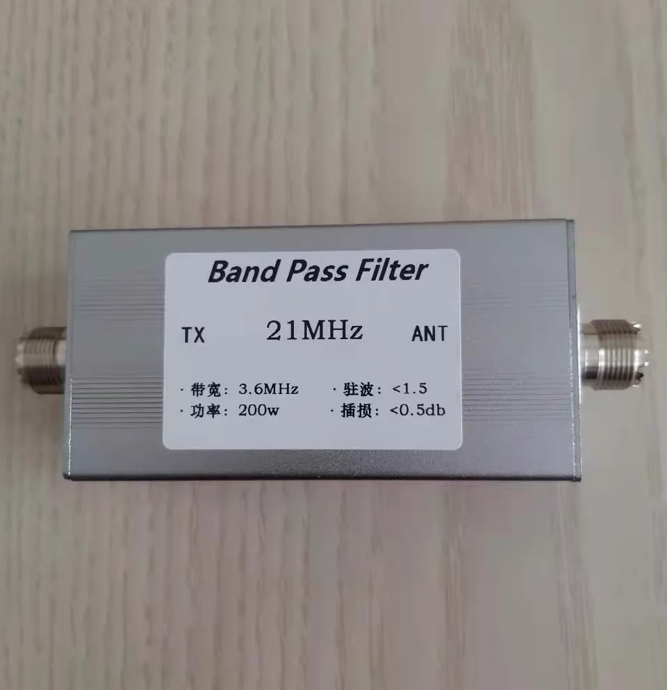 Filtr pasmowy o wysokiej izolacji, działający w zakresie częstotliwości krótkofalowych: 7 MHz, 14 MHz, 18 MHz, 21 MHz, 24 MHz, 27,5 MHz, 28 MHz. Zwiększa czułość i redukuje zakłócenia. — zdjęcie produktu 5