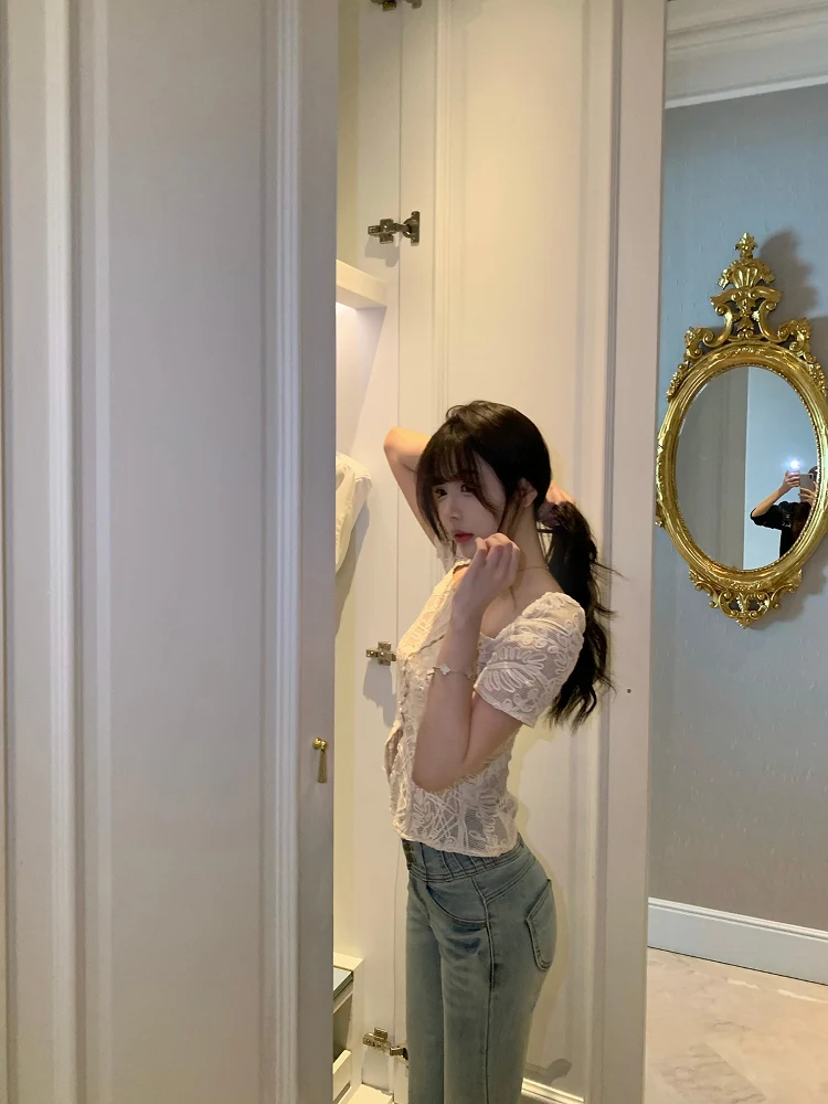 

Liuu Gentle Miss T-Sve Women's Spring Summer Square Collar Lace Embroidery Patchwork Slit Top Polyester Fiber 00%