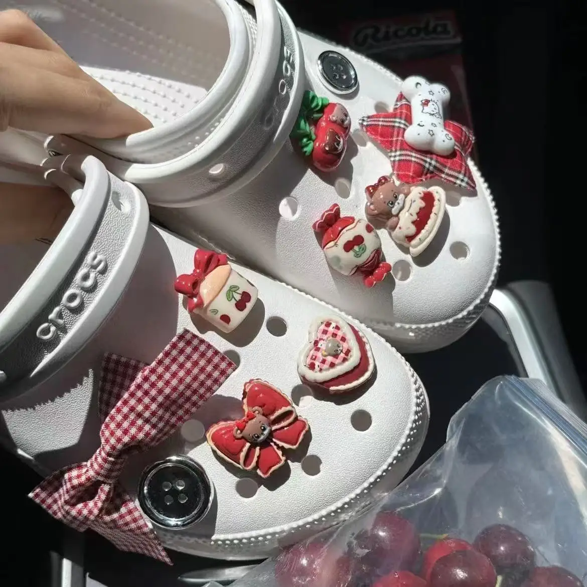 جديد لطيف كعكة الكرز ثقب الأحذية زهرة الملحقات القوس انفصال إكسسوارات أحذية هدايا الرجال والنساء