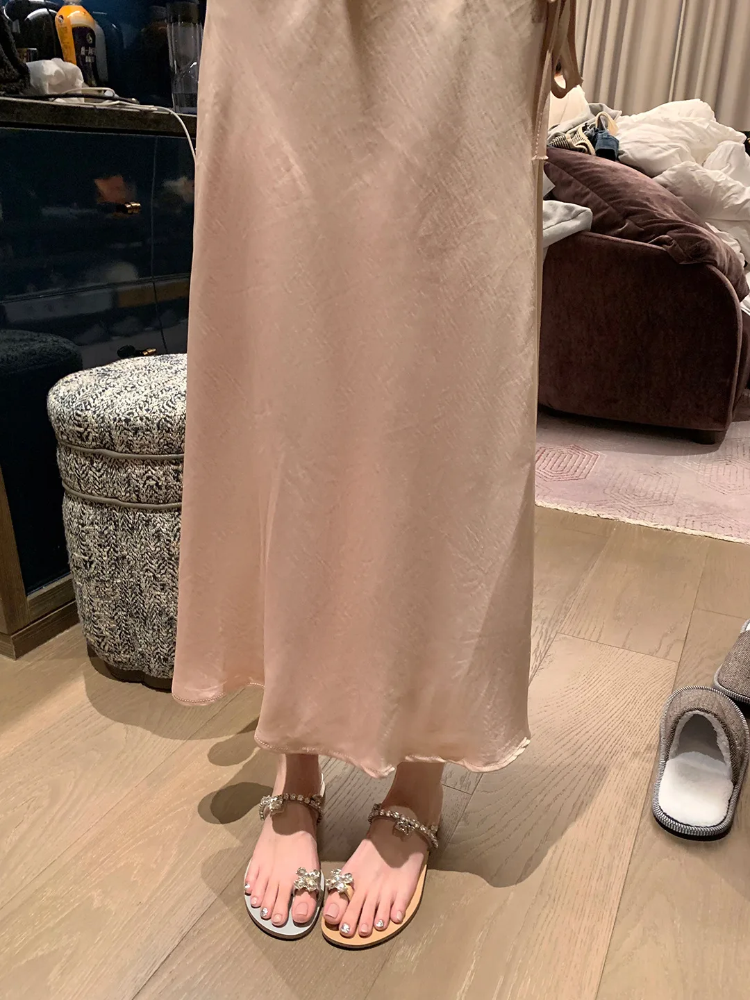 Sandalias planas para mujer, chanclas de playa con flores y diamantes de imitación de verano, tangas para mujer, zapatos bohemios con correa en T elástica, aptos para vacaciones informales