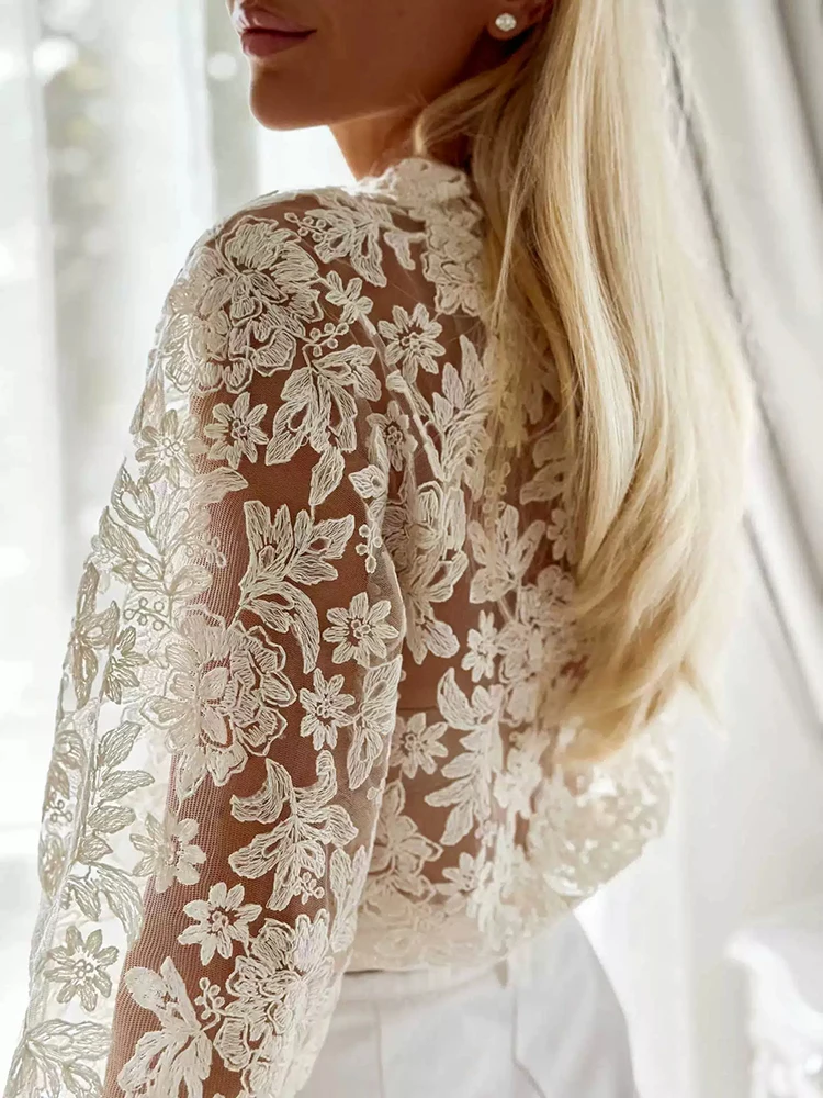 

Элегантная блузка с цветочной вышивкой, сексуальный V-образный вырез, длинный рукав, однотонная рубашка, женский топ с вырезами и пуговицами, подчеркивающий изящность