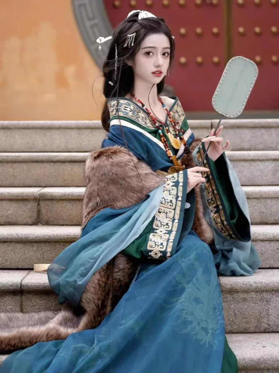 

Hanfu Beauty Figure Series Cross necked Warring States Robe Heavy Industry Embroidered Tail 2026