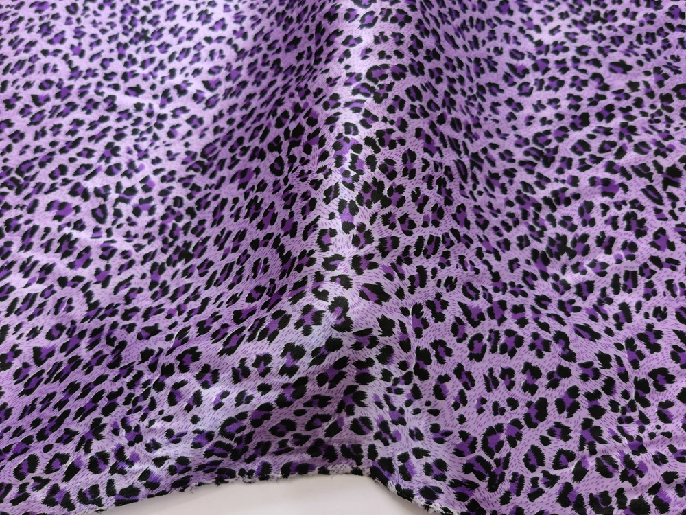 1 Meter x 1,48 Meter Afrika-Leopardenmuster Satinstoff für Schals, Kleider, Pyjamas und Futter – Detail 26
