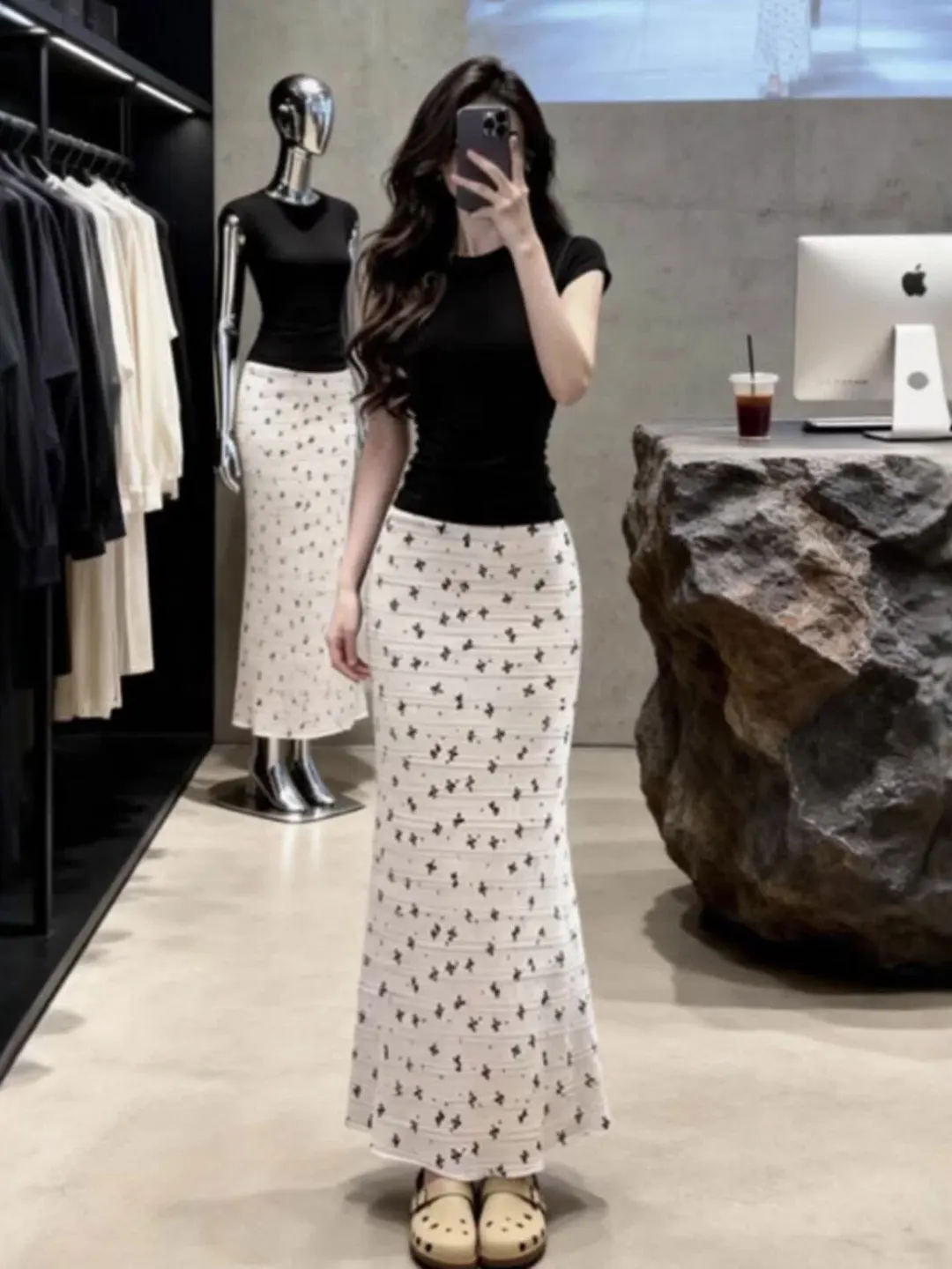 

Корейский стиль: комплект из двух предметов, теплый, очень красивый, с цветочным принтом, летний, 2026, удобный, повседневный, облегающий топ и юбка-карандаш