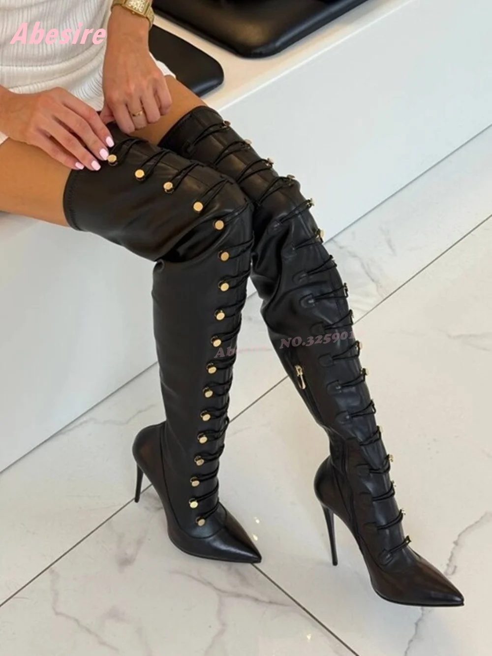 

Черные сапоги до бедра на шпильке с пуговицами и боковой молнией, женские сапоги выше колена с острым носком, новинка 2025, зимняя роскошная обувь