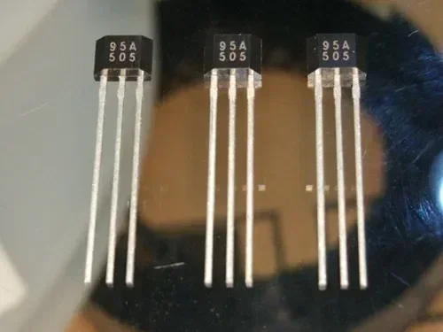 

495A 95A SIP-3 Линейный датчик Холла TO-92S новый оригинальный 1000 шт.