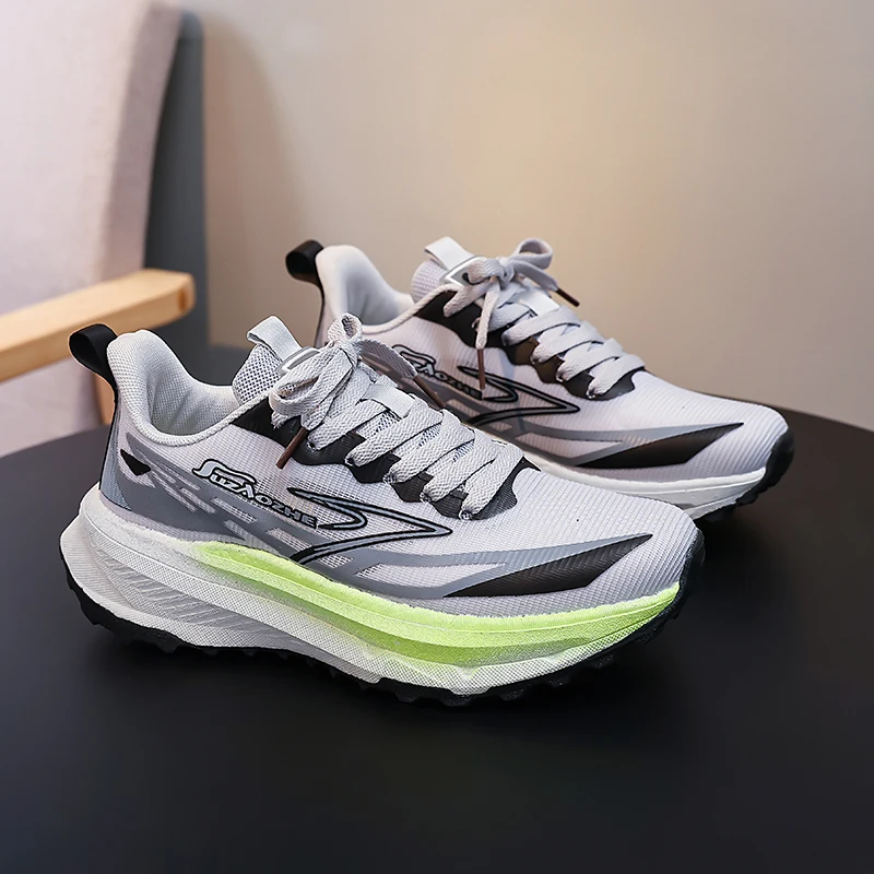 

Breathable Anti Sweat Children Sports Shoes, Air Circulation Mesh Upper Non Slip Sneakers Prevent Stuffy Feet in Daily Wearing