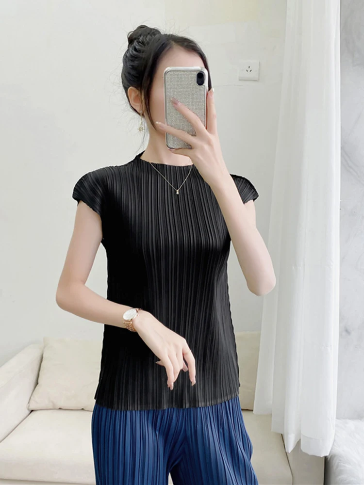 GVUW Women Pleated Sleeveless Solid Color T-shirt Round Collar Pullover Slim Fit 2024 Summer Female Fashion Clothing 17D392