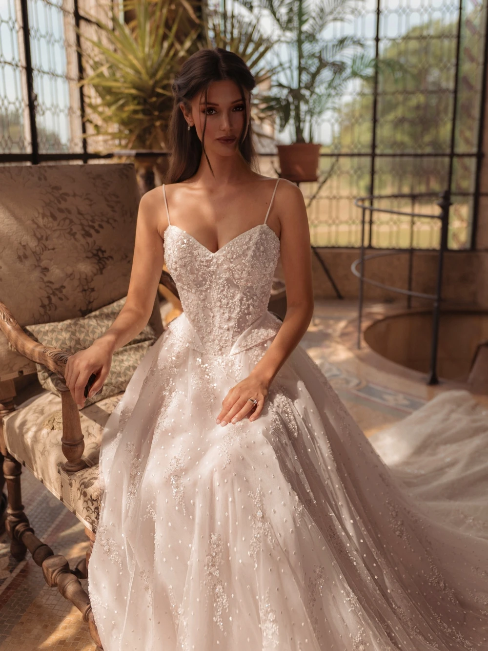 ประณีตลูกปัด A-Line ลูกไม้ชุดแต่งงานยาว Cape Sweetheart คอชุดเจ้าสาวที่กําหนดเอง Charming ชุดสําหรับเจ้าสาว