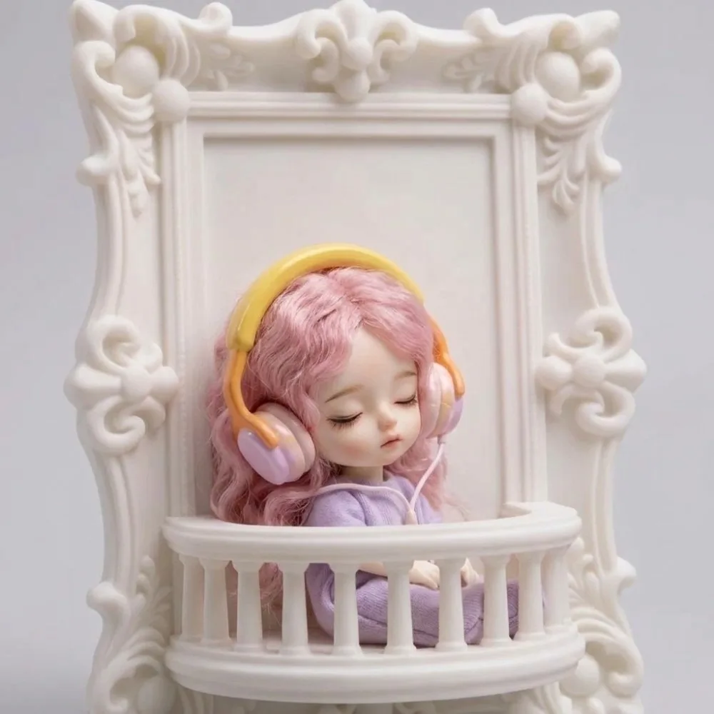 European-Style Mini Doll Display Shelf Dollhouse Elegant Ornate Wall-Mount Stand Vintage Durable Frame Balcony Display Stand