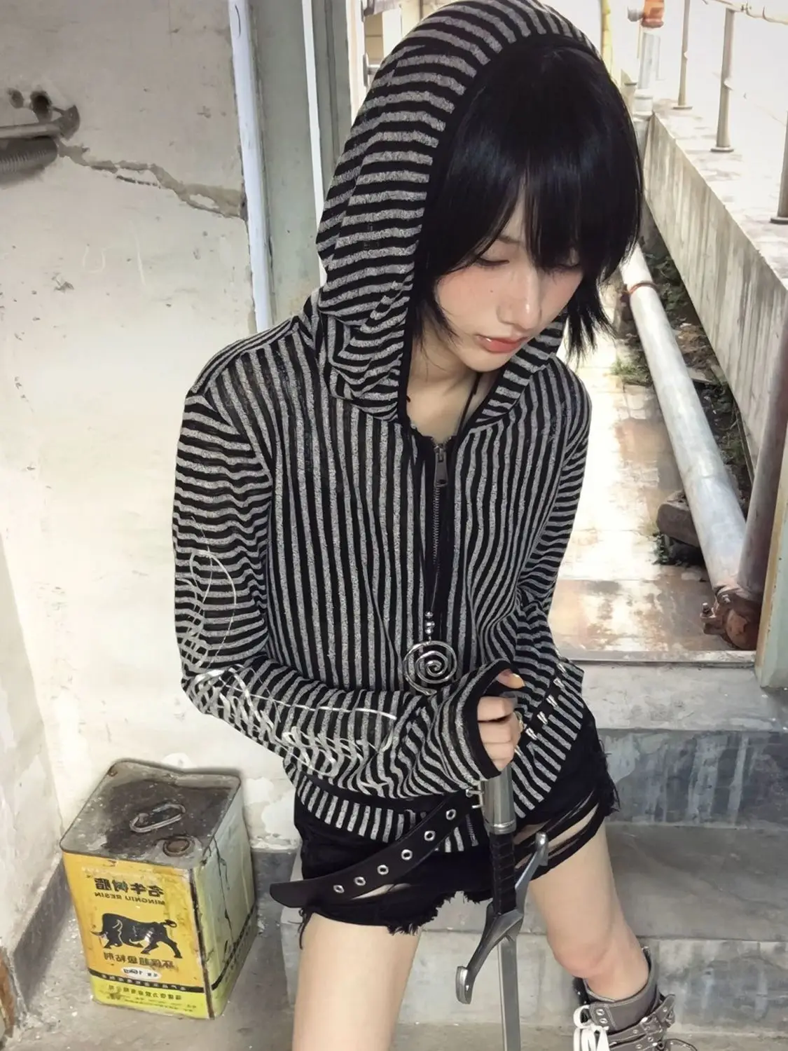 

Onalippa 2025: женская футболка большого размера с длинным рукавом в нерегулярную полоску с металлическим принтом, осень - верхняя одежда в стиле Visual Kei