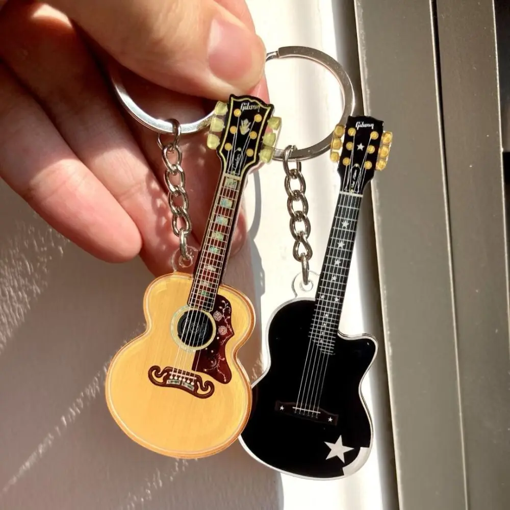 

Handmade Hand-Painted Guitar Keychain Lightweight Vintage Style Wooden Guitar Charm Decorative Unique Design