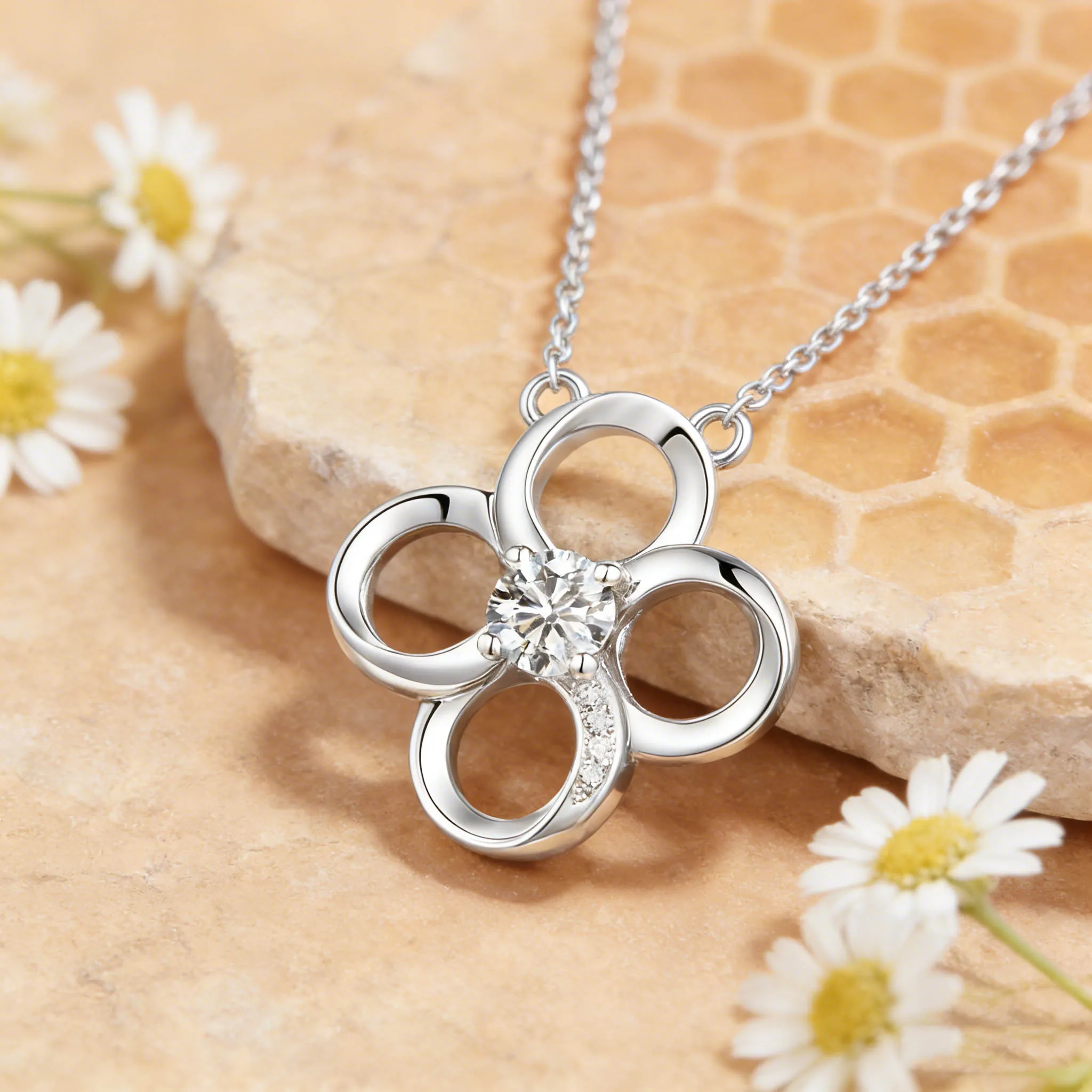 

Кулон Szjinao с круглым муассанитом 0.4 карата в форме четырехлистного клевера, серебро 925 пробы, ожерелье с клевером удачи для женщин, на каждый день, подарок