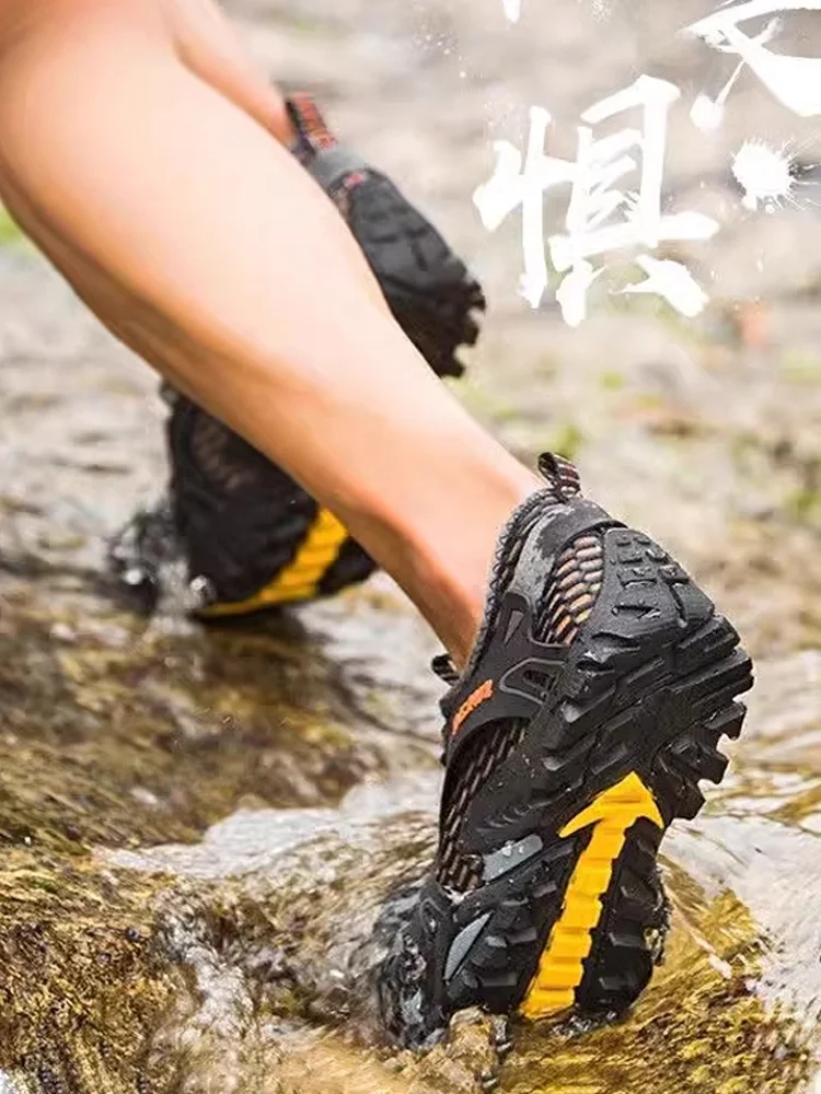 

2025 New Men's Holes Sandals Casual Work Driver Outdoor Summer Sports Breathable Rubber Bot Flat Heel Beach oes