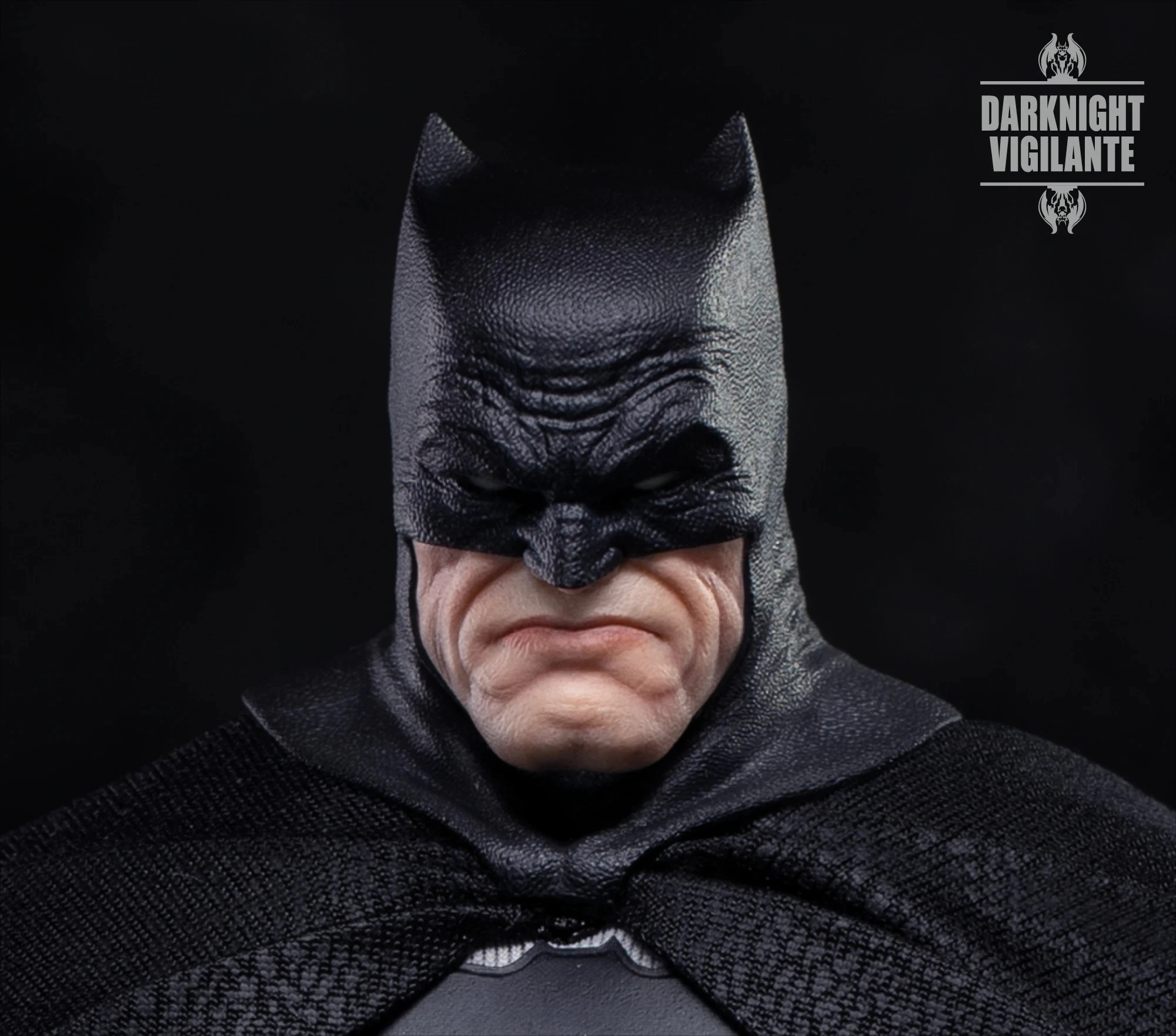 متوفر في المخزون الفوضى الفوضى No002 1/12 Darknight Vigilante باتمان فارس الظلام يعود سوبرمان أنيمي عمل أرقام اللعب نموذج هدية #3