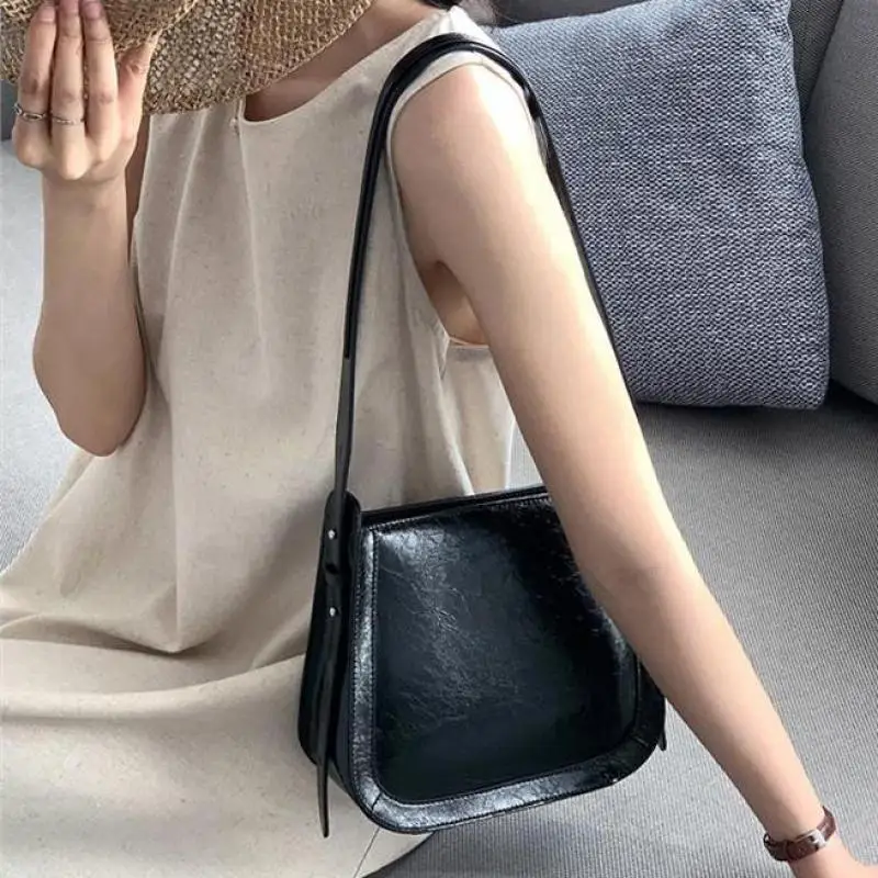 

Light Luxury Fashion High Sense Patent Leather Bright Shoulder Bag Simple Casual Everything Personalized Oblique Span Bag Trendy