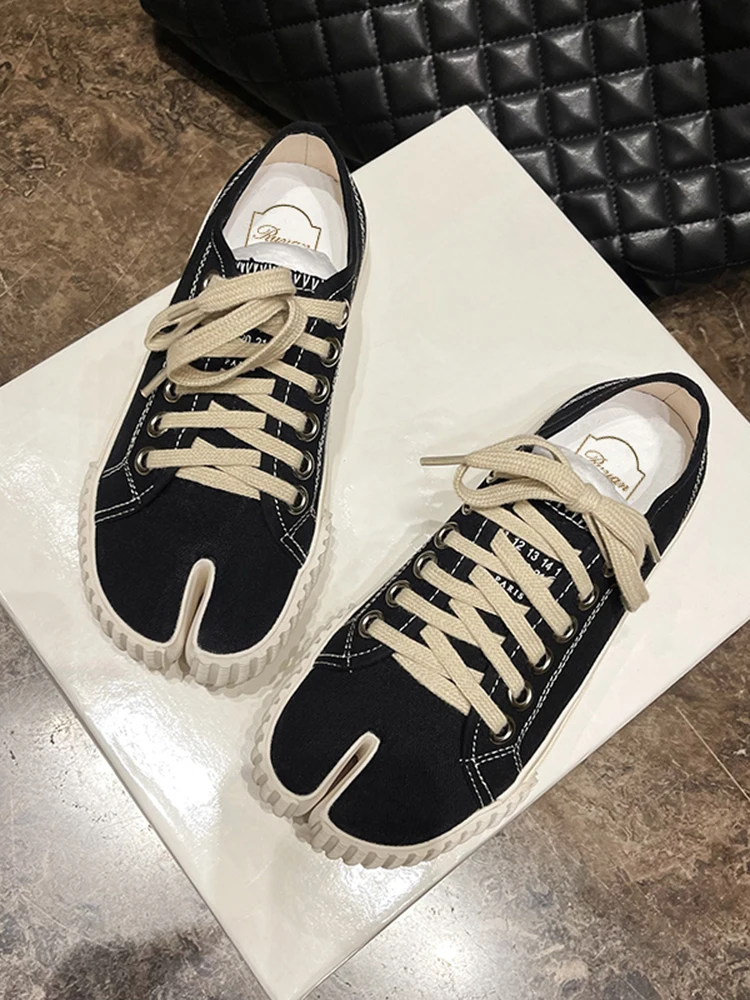 Low-Top Canvas Slip-On Women's Casual Shoes with Separate Fingers Design And Gear Bottom Rubber Sole for Daily Wear
