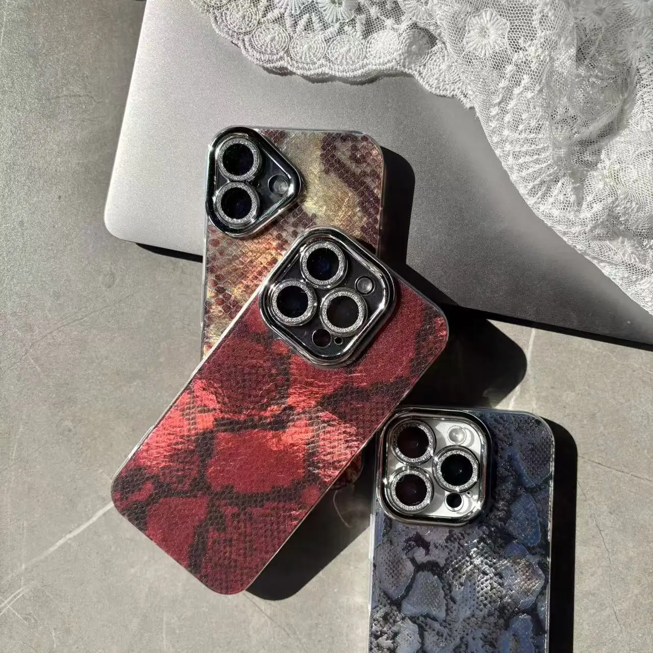 Hoogwaardige slangenleer graan rood bruin zwarte textuur met glazen lens beschermhoes voor iPhone 11 12 13 14 15 16 17 Pro Max