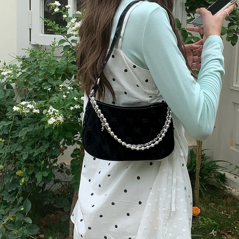 Cute butterfly baguette bag, pearl metal chain diamond-shaped underarm bag, casual single-shoulder crossbody bag