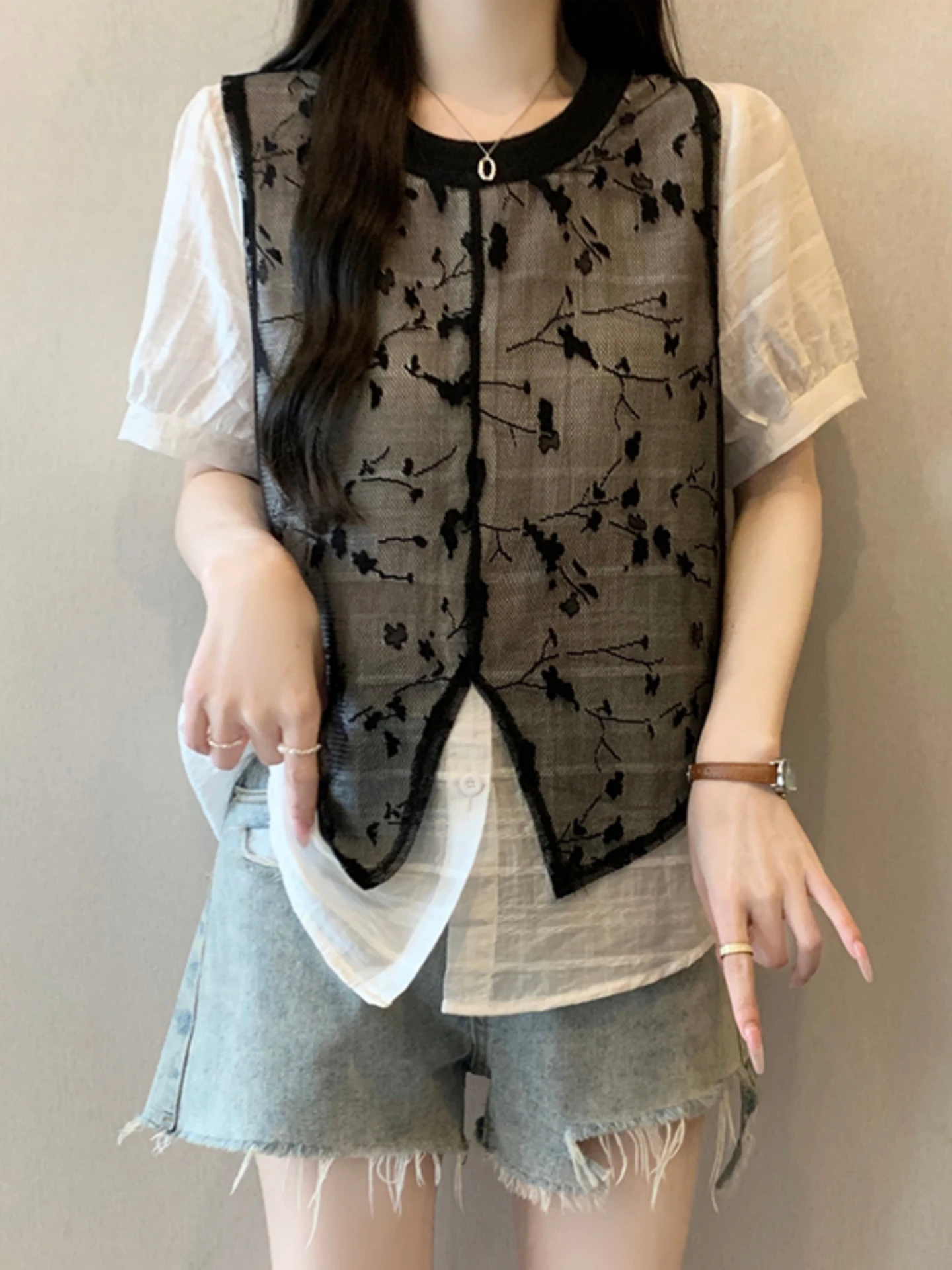 

Lace Mesh Patchwork Short Sleeve Base Shirt Women's Summer 2026 plus Size Slimming Fake Two-Piece Vest Top Korean Style Commu...