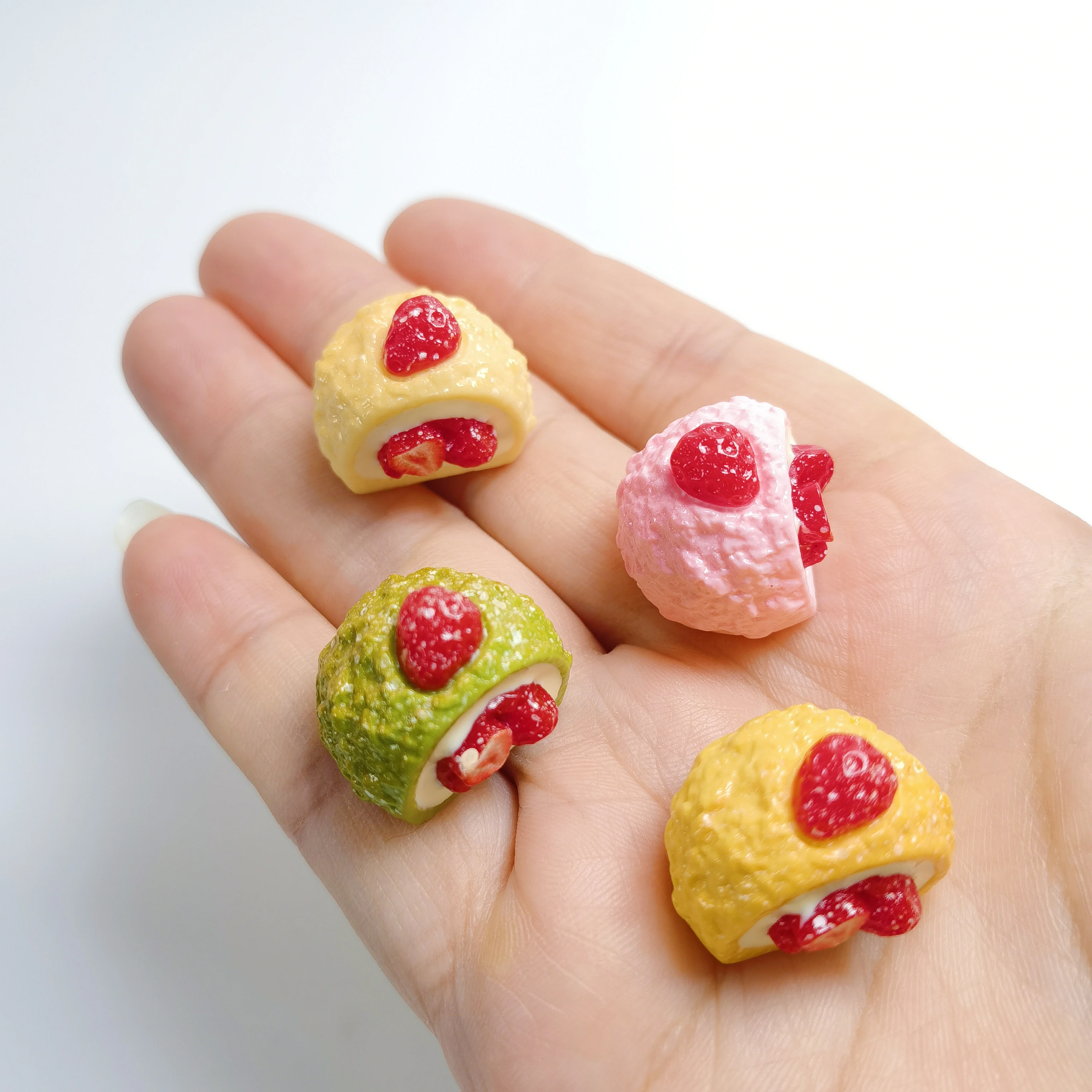 Mini Strawberry Cream Cake Model Dessert Afternoon Tea Resin Accessories Dollhouse Miniature Table Decor Fake Food Props