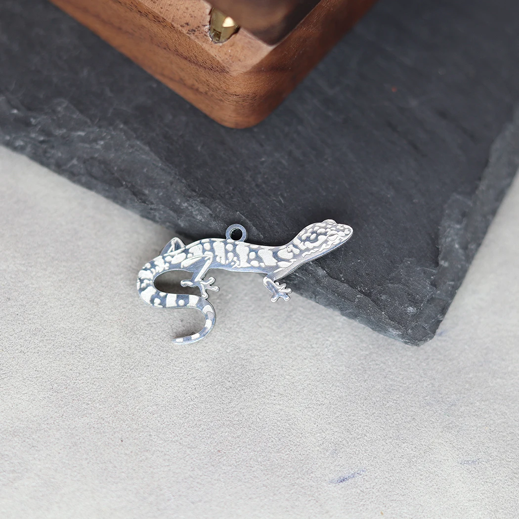 2PCS/Lot Stainless Steel Lizard Charm Fashion Gecko Cocktail Necklace Pendant Women Men DIY Handmade Accessories Jewelry