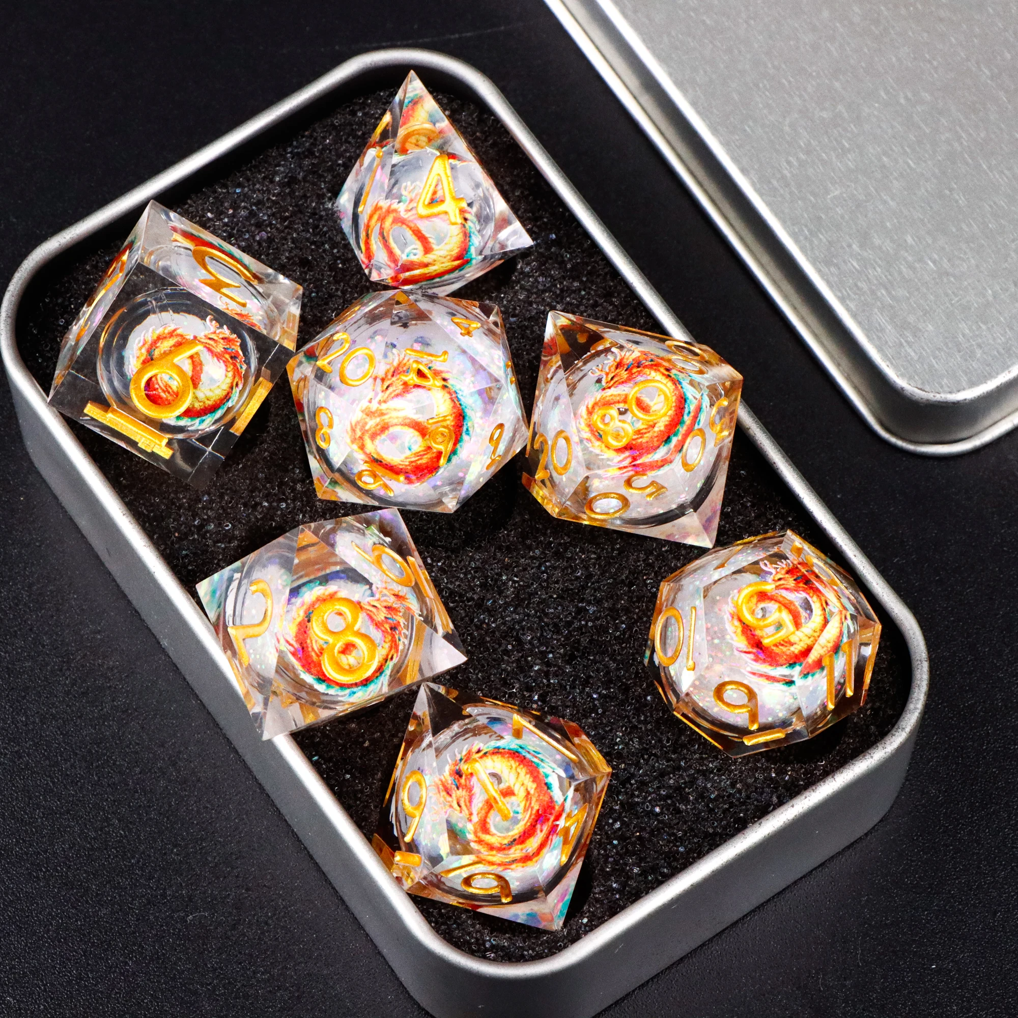 

Dragon Pattern Liquid Core Dice Set, 7Pcs Sharp Edge D&D Dice White Resin Dice For Dungeons Dragons D and D Role Playing Dice