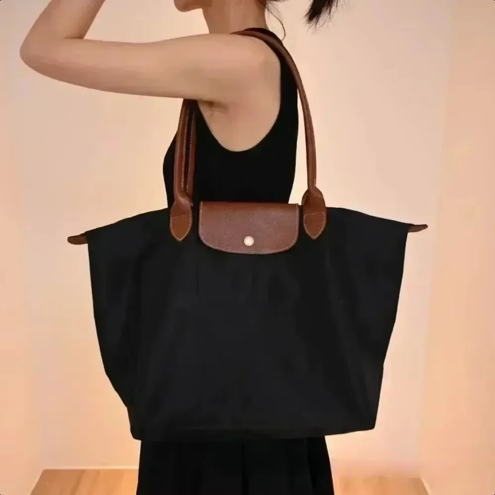 Autumn Winter Tote Bags for Women Large Capacity Classic Big Shoulder Bag Designer Fashion Casual  High Quality Nylon Handbags