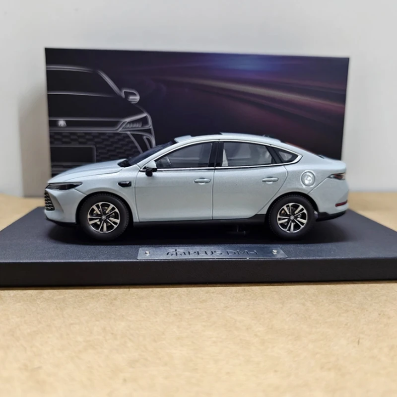 Diecast escala 1:32 byd qin plus dm-i 2025 2a geração liga modelo de carro adulto coleção presente lembrança exibição mostrar