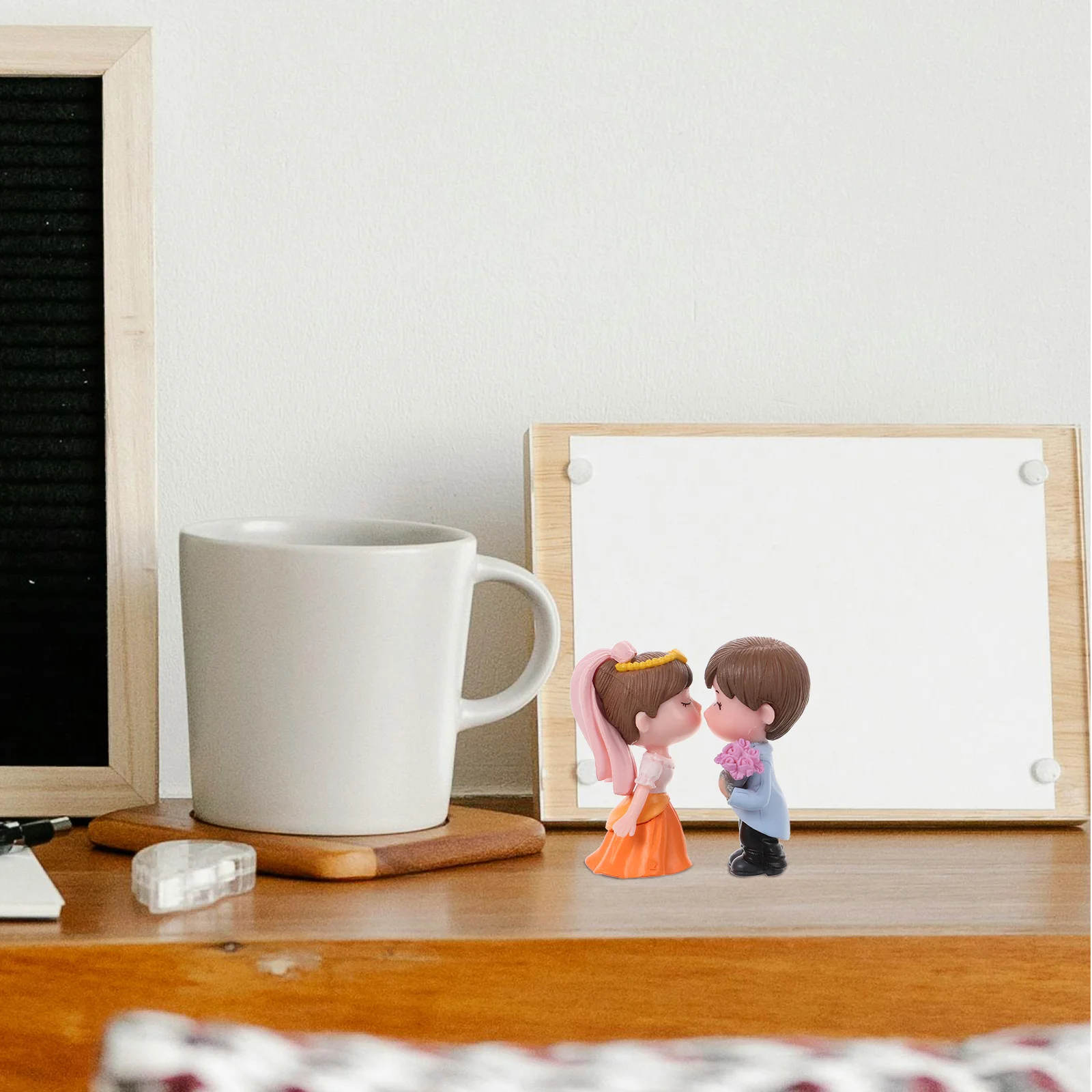 

2Pairs Bridal Couple Cake Topper with Tulle Veil Detailed Wedding Cake Decoration Charming Mini Centerpiece for Valentine