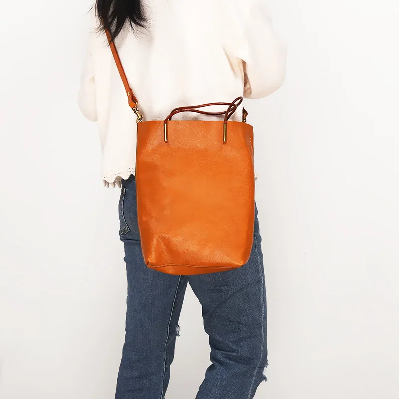 Vintage Women's Shoulder Bag with Large Capacity, made of Vegetable-tanned Leather