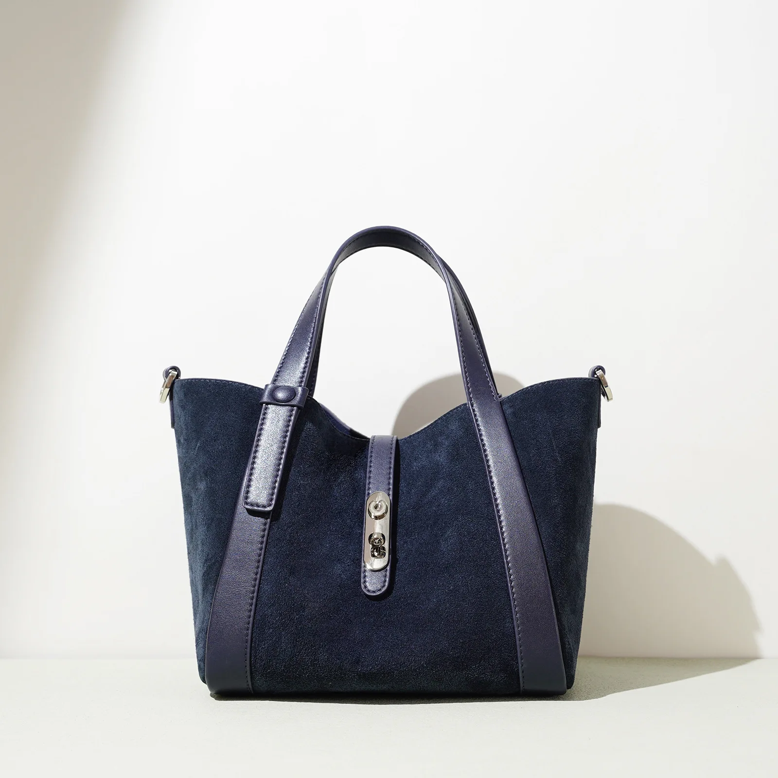 

Женская сумка Mendy, сумки с верхней ручкой, большая сумка, замшевая сумка, сумка через плечо, новая сумка, женские сумки, тренд 2025